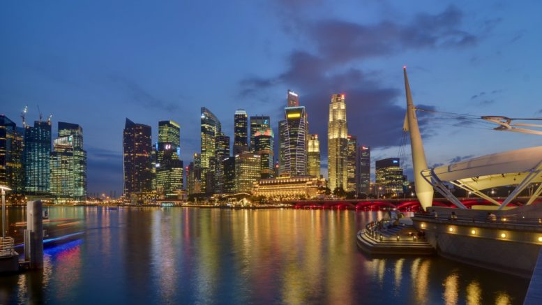 singapore_cbd_skyline_from_esplanade_at_dusk-777x437