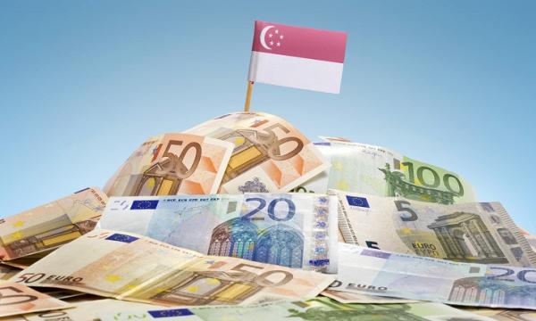 singapore-flag-over-other-currencies_2